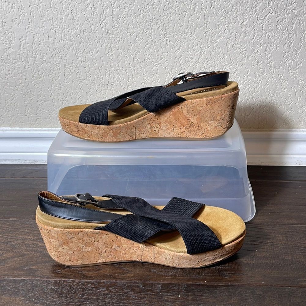 MICHELLE D BLACK WEDGE SANDAL SIZE 10